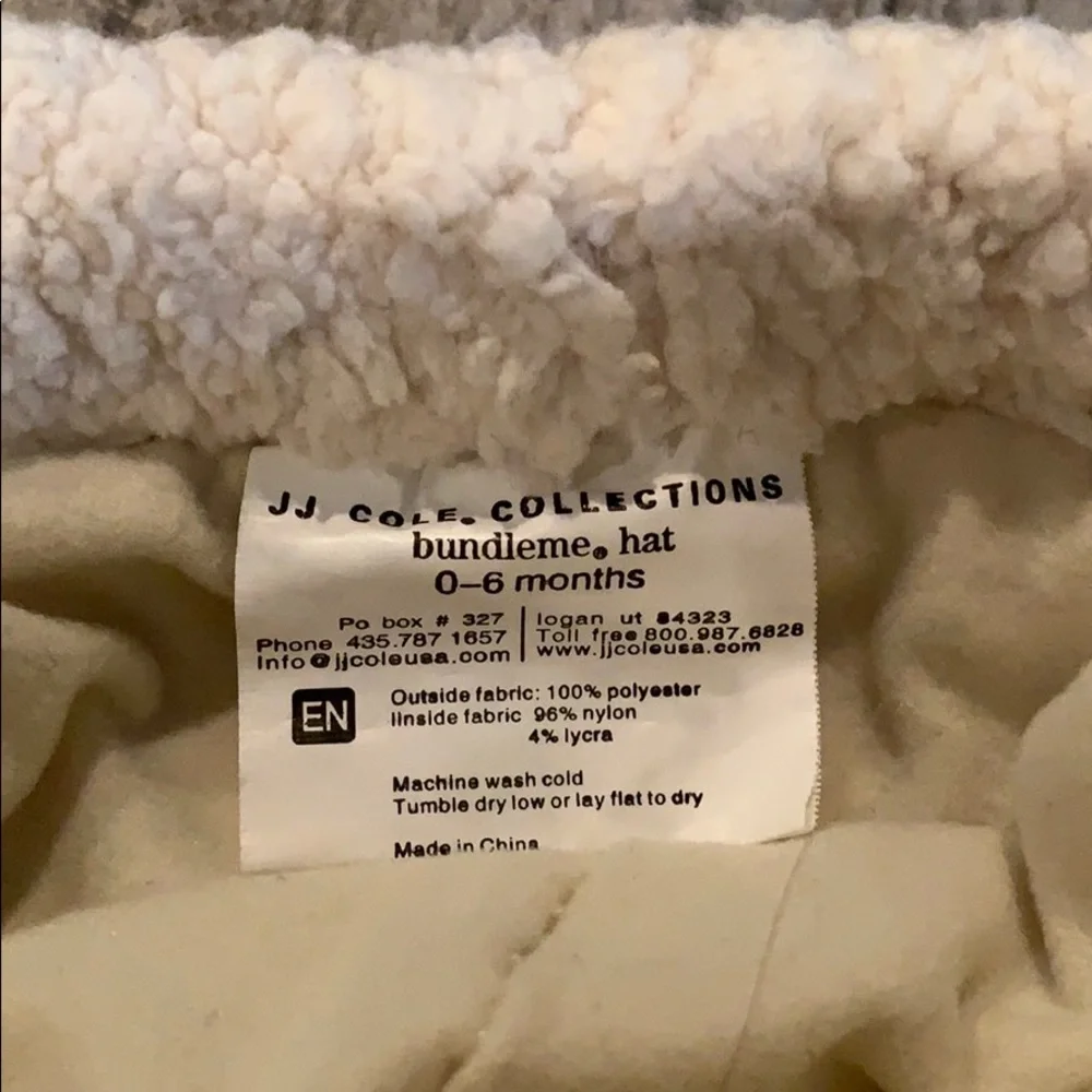 EUC Bundle of 2 cream hats and a pair of booties